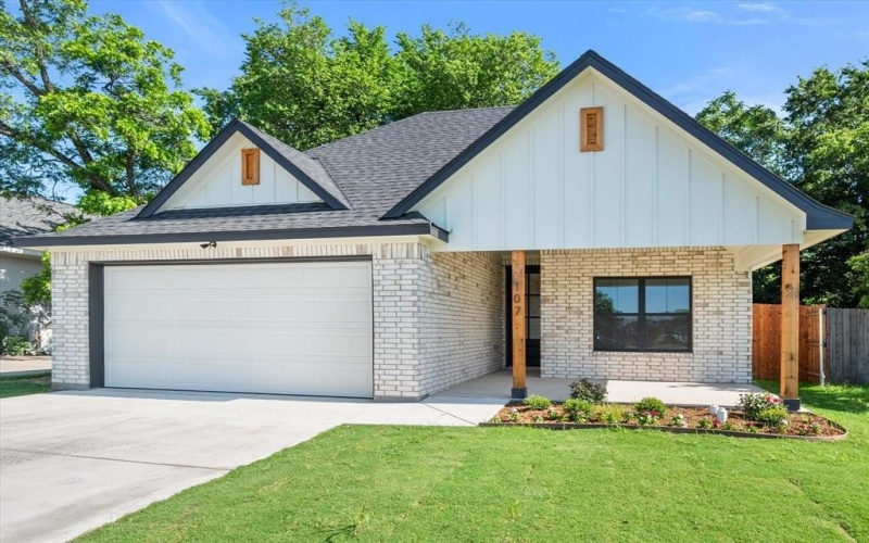 107 Eureka Street, Weatherford, TX 76086, 3 Habitaciones Habitaciones , ,2 BañosBaños,Residential,En Venta,107 Eureka Street,20939980