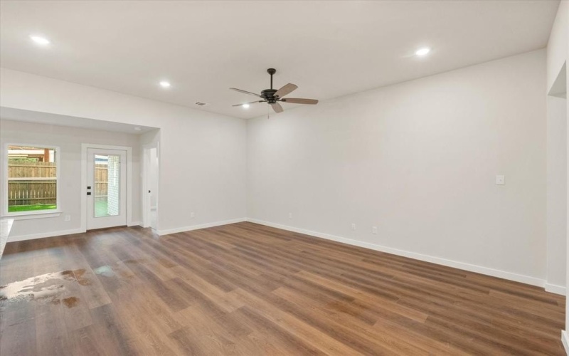 107 Eureka Street, Weatherford, TX 76086, 3 Habitaciones Habitaciones , ,2 BañosBaños,Residential,En Venta,107 Eureka Street,20939980