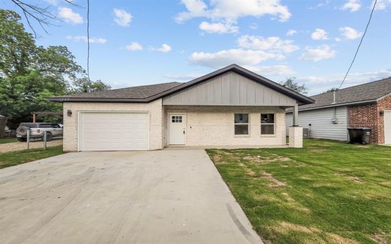 1223 Wesley Street, Greenville, TX 75401, 3 Bedrooms Bedrooms, ,2 BathroomsBathrooms,Residential,For Sale,1223 Wesley Street,20940073