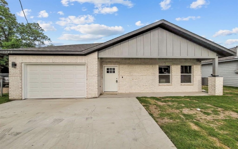 1223 Wesley Street, Greenville, TX 75401, 3 Bedrooms Bedrooms, ,2 BathroomsBathrooms,Residential,For Sale,1223 Wesley Street,20940073