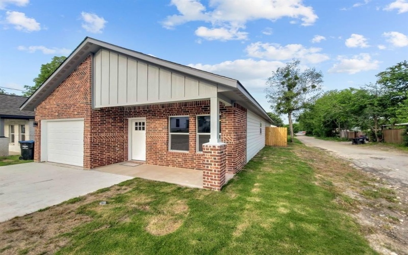1225 Wesley Street, Greenville, TX 75401, 3 Bedrooms Bedrooms, ,2 BathroomsBathrooms,Residential,For Sale,1225 Wesley Street,20940095