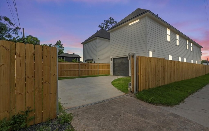 2534 Pennsylvania Avenue, Dallas, TX 75215, 3 Bedrooms Bedrooms, ,2 BathroomsBathrooms,Residential,For Sale,2534 Pennsylvania Avenue,20940127