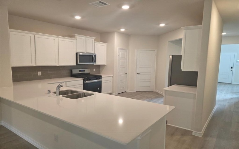 6973 COTHRUM Lane, Garland, TX 75043, 4 Bedrooms Bedrooms, ,3 BathroomsBathrooms,Residential Lease,For Rent,6973 COTHRUM Lane,20940200