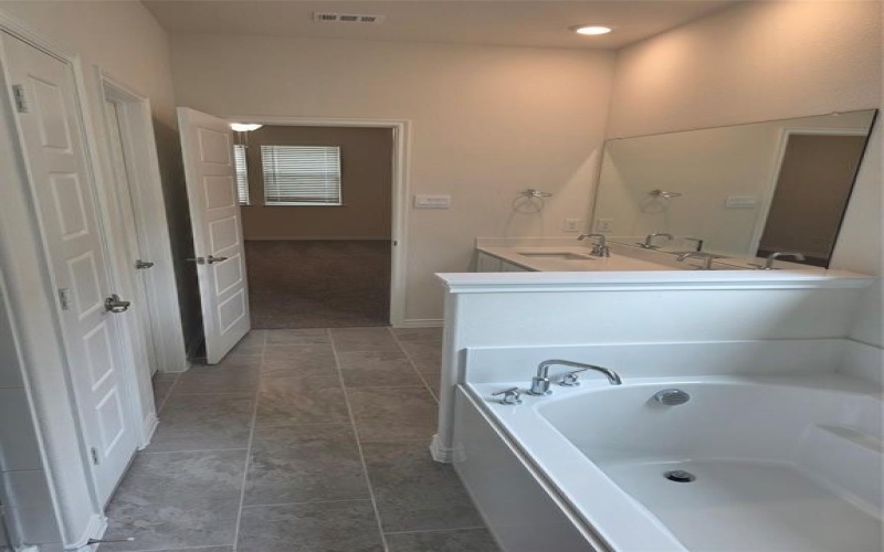 6973 COTHRUM Lane, Garland, TX 75043, 4 Bedrooms Bedrooms, ,3 BathroomsBathrooms,Residential Lease,For Rent,6973 COTHRUM Lane,20940200