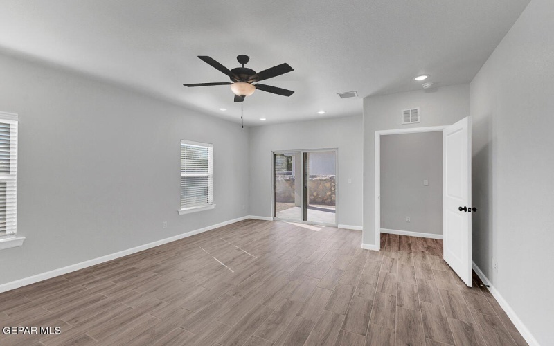 980 Aqueduct Avenue, El Paso, TX 79932, 4 Bedrooms Bedrooms, ,3 BathroomsBathrooms,Residential,For Sale,980 Aqueduct Avenue,912194