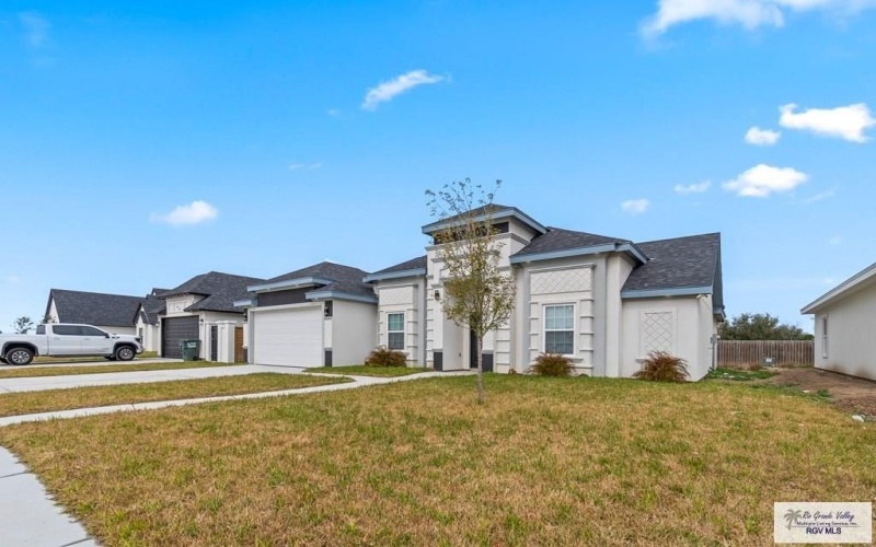 332 ALAZAN, ALAMO, TX 78516, 3 Bedrooms Bedrooms, ,2 BathroomsBathrooms,Residential Lease,For Rent,332 ALAZAN,29765314