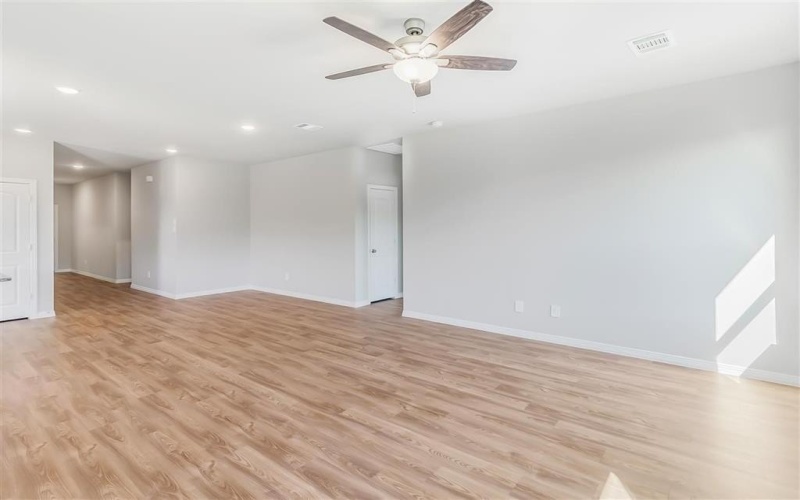 111 Honey Bee, Cleburne, TX 76031, 4 Bedrooms Bedrooms, ,2 BathroomsBathrooms,Residential,For Sale,111 Honey Bee,20940826