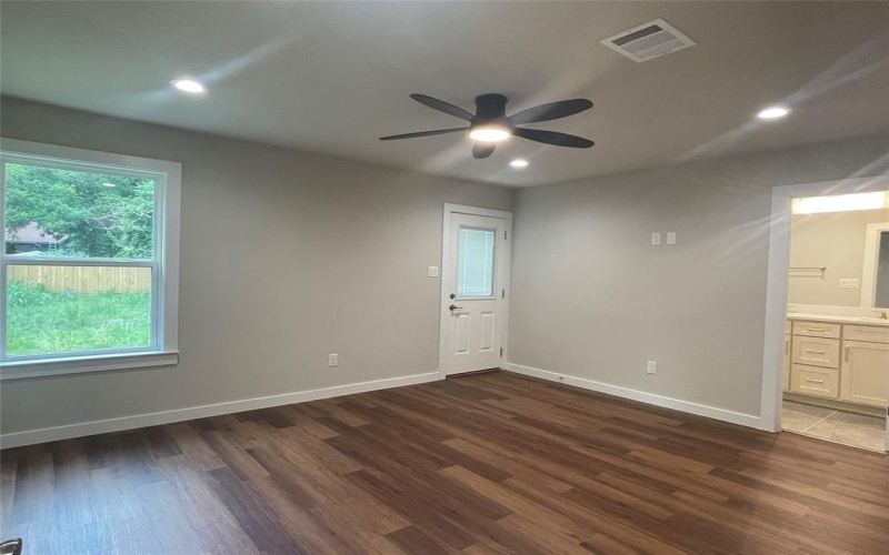 3246 Rutledge Street, Dallas, TX 75215, 4 Bedrooms Bedrooms, ,2 BathroomsBathrooms,Residential Lease,For Rent,3246 Rutledge Street,20941645