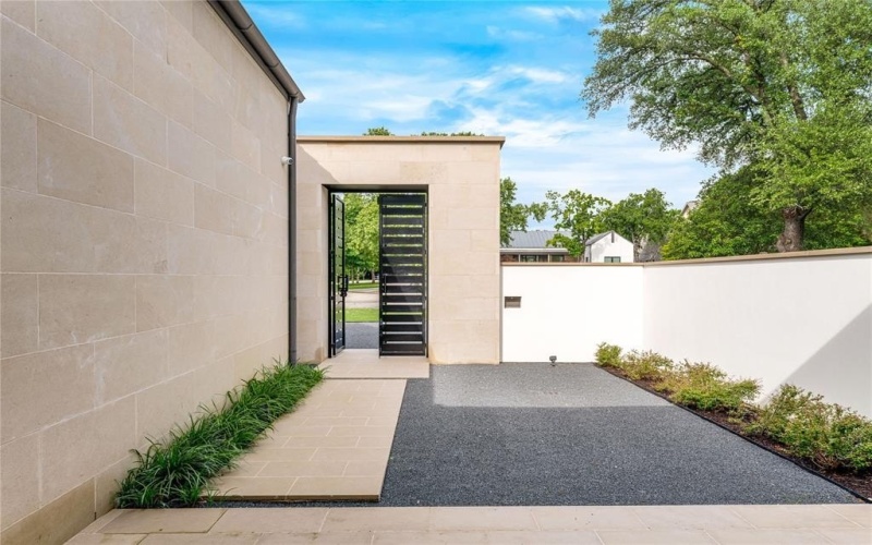 8404 Swananoah Road, Dallas, TX 75209, 5 Bedrooms Bedrooms, ,6 BathroomsBathrooms,Residential,For Sale,8404 Swananoah Road,20939609