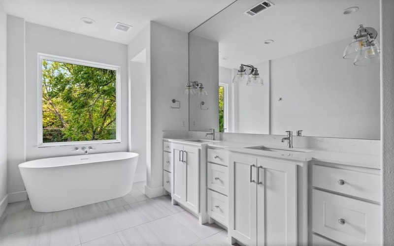 9234 San Fernando Way, Dallas, TX 75218, 4 Bedrooms Bedrooms, ,5 BathroomsBathrooms,Residential,For Sale,9234 San Fernando Way,20940810