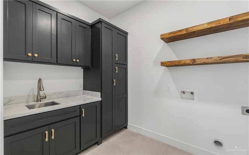 4916 N 26th Street, McAllen, TX 78504, 4 Habitaciones Habitaciones , ,3 BañosBaños,Residential,En Venta,4916 N 26th Street,471687