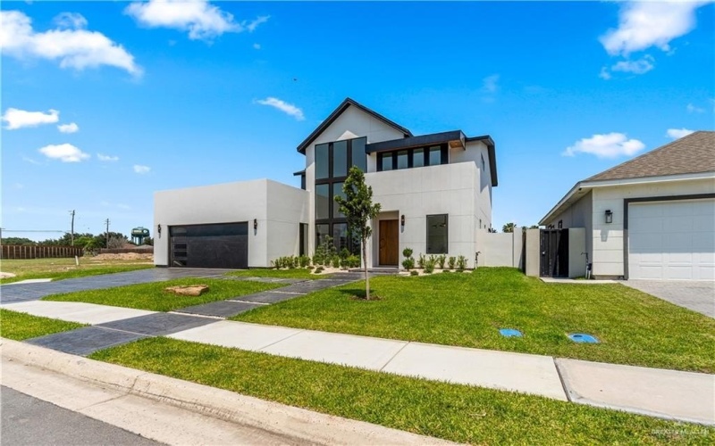 4916 N 26th Street, McAllen, TX 78504, 4 Habitaciones Habitaciones , ,3 BañosBaños,Residential,En Venta,4916 N 26th Street,471687