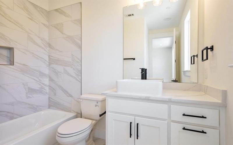 270 Harris Street, Lewisville, TX 75057, 3 Habitaciones Habitaciones , ,3 BañosBaños,Residential,En Venta,270 Harris Street,20930453