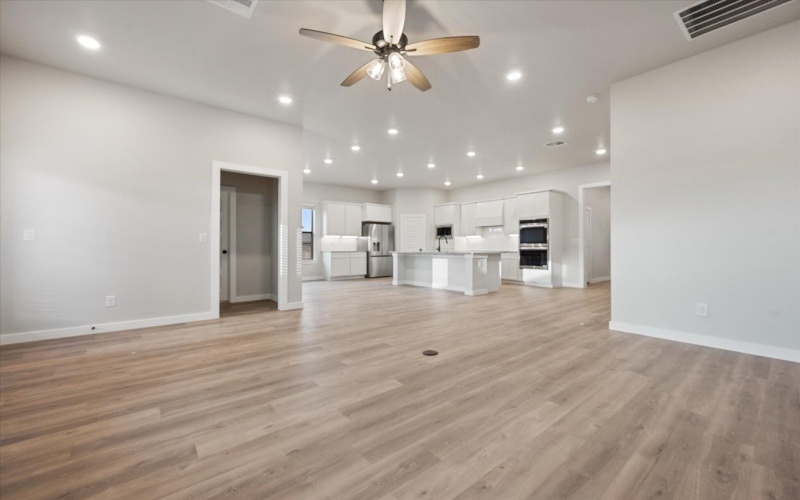 10602 Beaufort Avenue, Lubbock, TX 79424, 4 Habitaciones Habitaciones , ,3 BañosBaños,Residential,En Venta,10602 Beaufort Avenue,202555060
