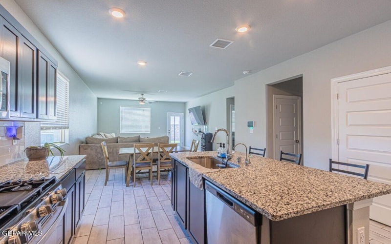 11102 BLAZING STAR Place, El Paso, TX 79934, 4 Habitaciones Habitaciones , ,3 BañosBaños,Residential,En Venta,11102 BLAZING STAR Place,923005