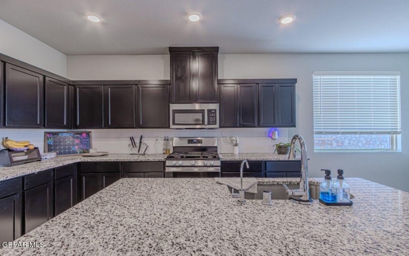 11102 BLAZING STAR Place, El Paso, TX 79934, 4 Habitaciones Habitaciones , ,3 BañosBaños,Residential,En Venta,11102 BLAZING STAR Place,923005