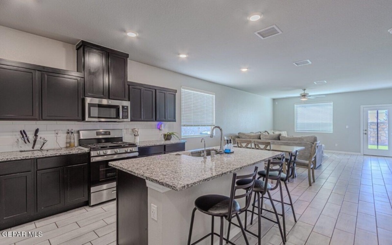 11102 BLAZING STAR Place, El Paso, TX 79934, 4 Habitaciones Habitaciones , ,3 BañosBaños,Residential,En Venta,11102 BLAZING STAR Place,923005