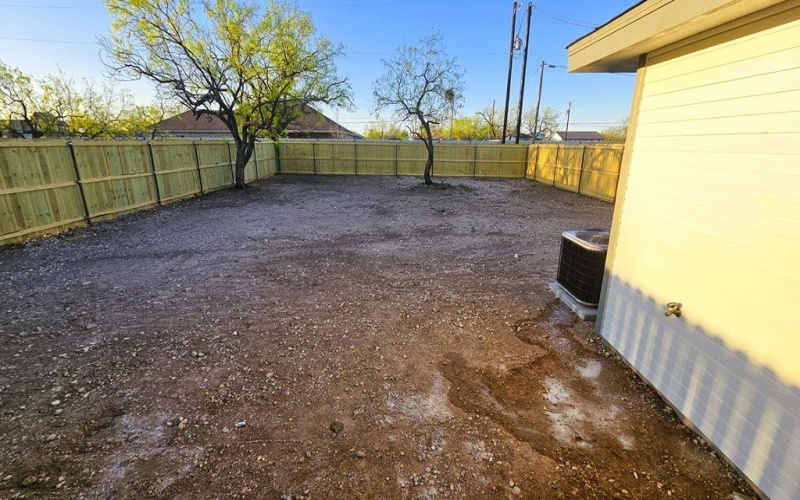 1726 La Follette St, San Angelo, TX 76905, 3 Bedrooms Bedrooms, ,2 BathroomsBathrooms,Residential,For Sale,1726 La Follette St,127546