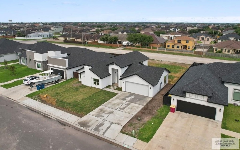 6221 KING PALM LOOP, BROWNSVILLE, TX 78526, 4 Habitaciones Habitaciones , ,3 BañosBaños,Residential,En Venta,6221 KING PALM LOOP,29765437