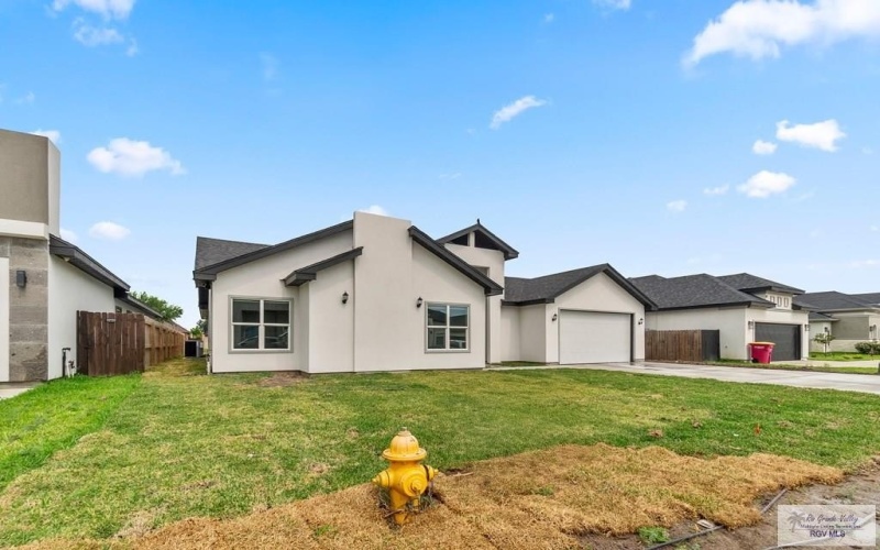 6221 KING PALM LOOP, BROWNSVILLE, TX 78526, 4 Habitaciones Habitaciones , ,3 BañosBaños,Residential,En Venta,6221 KING PALM LOOP,29765437