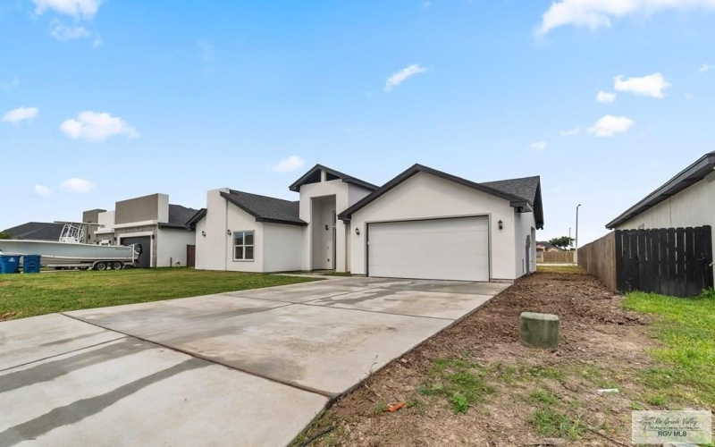6221 KING PALM LOOP, BROWNSVILLE, TX 78526, 4 Habitaciones Habitaciones , ,3 BañosBaños,Residential,En Venta,6221 KING PALM LOOP,29765437