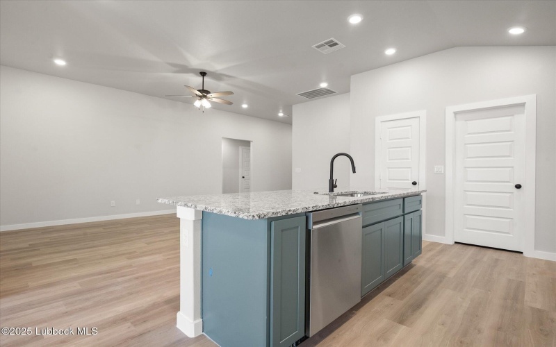 2217 134th Street, Lubbock, TX 79423, 3 Habitaciones Habitaciones , ,2 BañosBaños,Residential,En Venta,2217 134th Street,202555107