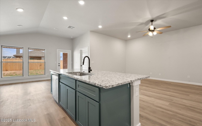 2217 134th Street, Lubbock, TX 79423, 3 Habitaciones Habitaciones , ,2 BañosBaños,Residential,En Venta,2217 134th Street,202555107