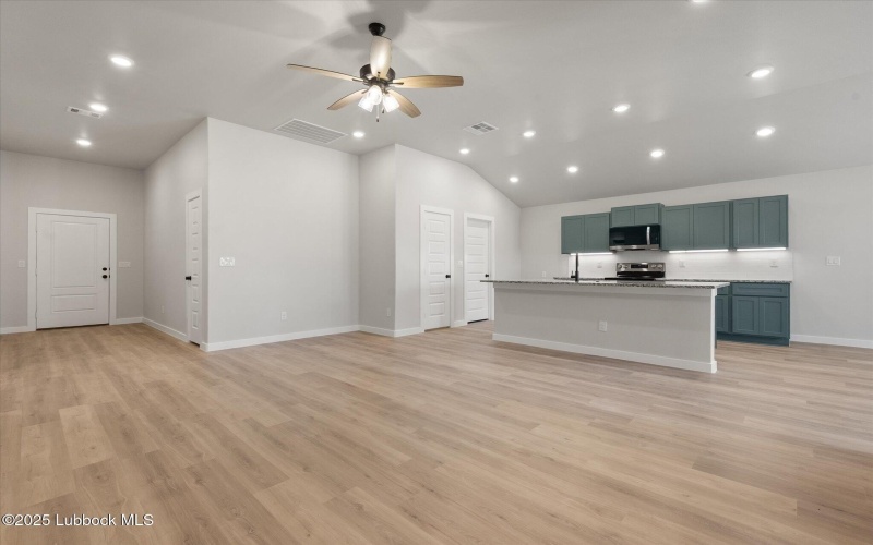 2217 134th Street, Lubbock, TX 79423, 3 Habitaciones Habitaciones , ,2 BañosBaños,Residential,En Venta,2217 134th Street,202555107
