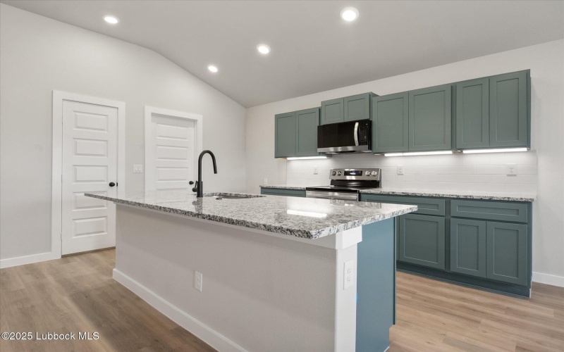 2217 134th Street, Lubbock, TX 79423, 3 Habitaciones Habitaciones , ,2 BañosBaños,Residential,En Venta,2217 134th Street,202555107