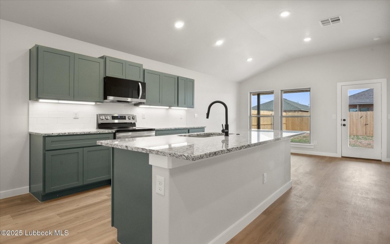2217 134th Street, Lubbock, TX 79423, 3 Habitaciones Habitaciones , ,2 BañosBaños,Residential,En Venta,2217 134th Street,202555107