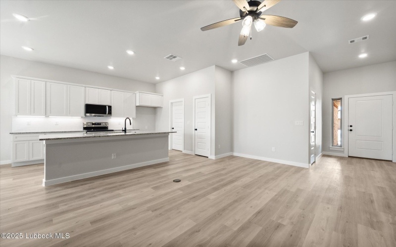 2211 134th Street, Lubbock, TX 79423, 3 Habitaciones Habitaciones , ,2 BañosBaños,Residential,En Venta,2211 134th Street,202555112