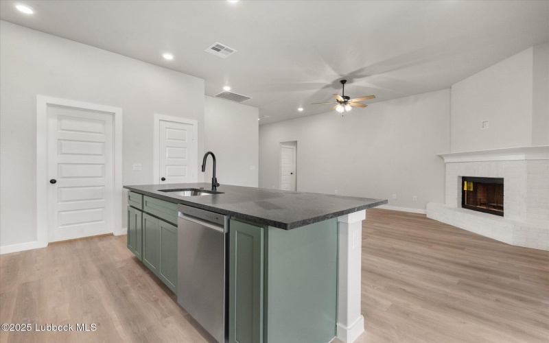 2203 134th Street, Lubbock, TX 79423, 3 Habitaciones Habitaciones , ,2 BañosBaños,Residential,En Venta,2203 134th Street,202555115
