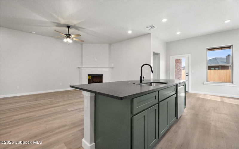 2203 134th Street, Lubbock, TX 79423, 3 Habitaciones Habitaciones , ,2 BañosBaños,Residential,En Venta,2203 134th Street,202555115