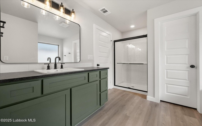 2203 134th Street, Lubbock, TX 79423, 3 Habitaciones Habitaciones , ,2 BañosBaños,Residential,En Venta,2203 134th Street,202555115