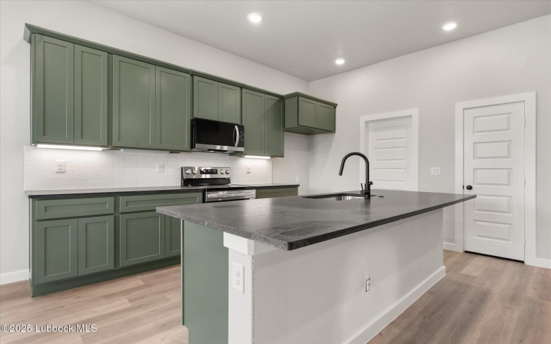 2203 134th Street, Lubbock, TX 79423, 3 Habitaciones Habitaciones , ,2 BañosBaños,Residential,En Venta,2203 134th Street,202555115