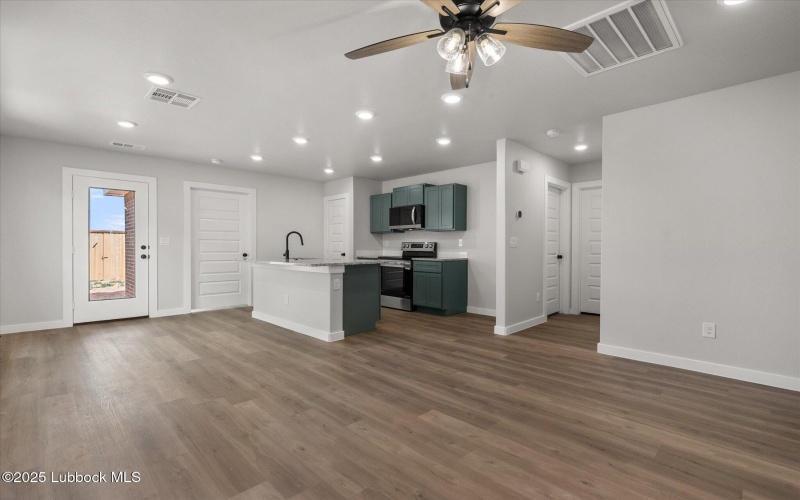 14407 Paris Avenue, Lubbock, TX 79423, 3 Habitaciones Habitaciones , ,2 BañosBaños,Residential,En Venta,14407 Paris Avenue,202555116