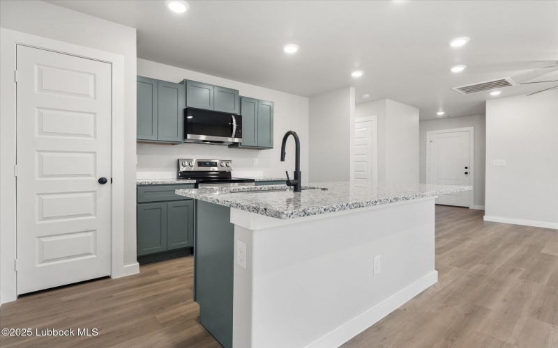 14407 Paris Avenue, Lubbock, TX 79423, 3 Habitaciones Habitaciones , ,2 BañosBaños,Residential,En Venta,14407 Paris Avenue,202555116