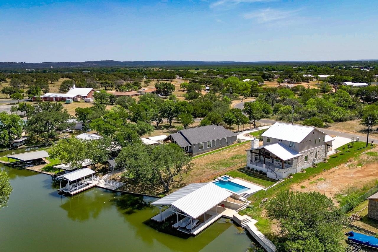 208 E Lakeshore Drive, Sunrise Beach, TX 78643-0000, 4 Habitaciones Habitaciones , ,5 BañosBaños,Residential,En Venta,208 E Lakeshore Drive,173512
