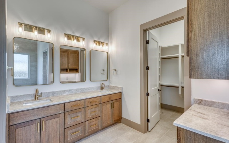 208 E Lakeshore Drive, Sunrise Beach, TX 78643-0000, 4 Habitaciones Habitaciones , ,5 BañosBaños,Residential,En Venta,208 E Lakeshore Drive,173512
