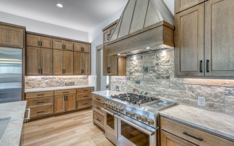 208 E Lakeshore Drive, Sunrise Beach, TX 78643-0000, 4 Habitaciones Habitaciones , ,5 BañosBaños,Residential,En Venta,208 E Lakeshore Drive,173512