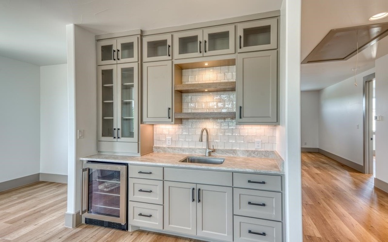 208 E Lakeshore Drive, Sunrise Beach, TX 78643-0000, 4 Habitaciones Habitaciones , ,5 BañosBaños,Residential,En Venta,208 E Lakeshore Drive,173512