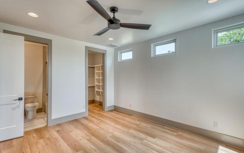 208 E Lakeshore Drive, Sunrise Beach, TX 78643-0000, 4 Habitaciones Habitaciones , ,5 BañosBaños,Residential,En Venta,208 E Lakeshore Drive,173512