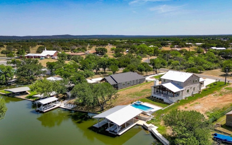 208 E Lakeshore Drive, Sunrise Beach, TX 78643-0000, 4 Habitaciones Habitaciones , ,5 BañosBaños,Residential,En Venta,208 E Lakeshore Drive,173512