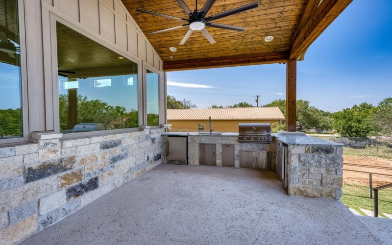 208 E Lakeshore Drive, Sunrise Beach, TX 78643-0000, 4 Habitaciones Habitaciones , ,5 BañosBaños,Residential,En Venta,208 E Lakeshore Drive,173512