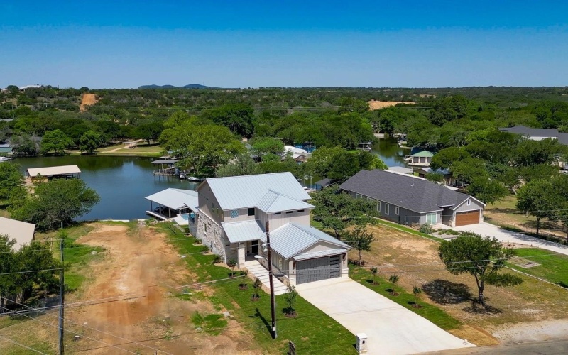 208 E Lakeshore Drive, Sunrise Beach, TX 78643-0000, 4 Habitaciones Habitaciones , ,5 BañosBaños,Residential,En Venta,208 E Lakeshore Drive,173512