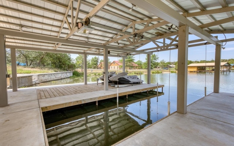 208 E Lakeshore Drive, Sunrise Beach, TX 78643-0000, 4 Habitaciones Habitaciones , ,5 BañosBaños,Residential,En Venta,208 E Lakeshore Drive,173512