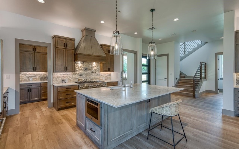 208 E Lakeshore Drive, Sunrise Beach, TX 78643-0000, 4 Habitaciones Habitaciones , ,5 BañosBaños,Residential,En Venta,208 E Lakeshore Drive,173512