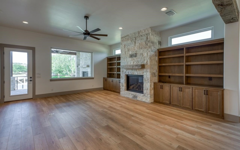 208 E Lakeshore Drive, Sunrise Beach, TX 78643-0000, 4 Habitaciones Habitaciones , ,5 BañosBaños,Residential,En Venta,208 E Lakeshore Drive,173512