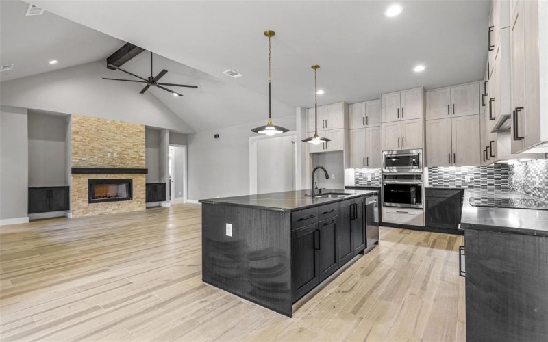 1064 Glenoaks Drive, Weatherford, TX 76088, 5 Bedrooms Bedrooms, ,3 BathroomsBathrooms,Residential,For Sale,1064 Glenoaks Drive,20860024