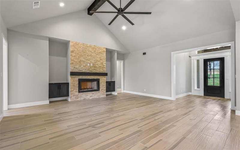 1064 Glenoaks Drive, Weatherford, TX 76088, 5 Bedrooms Bedrooms, ,3 BathroomsBathrooms,Residential,For Sale,1064 Glenoaks Drive,20860024